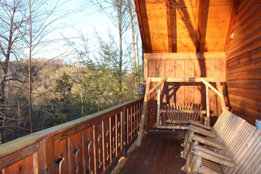 Knotty By Nature Gatlinburg Room photo