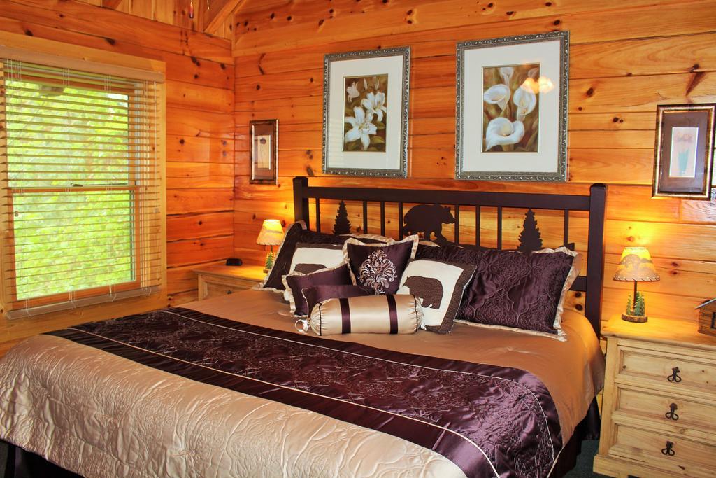 Knotty By Nature Gatlinburg Room photo